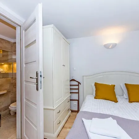 Carlo Rentyear Apartmán *